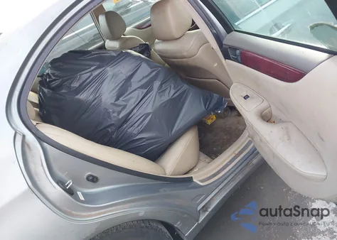 2002 Lexus Es 300 z USA, uszkodzony, nr VIN JTHBF30G920083631